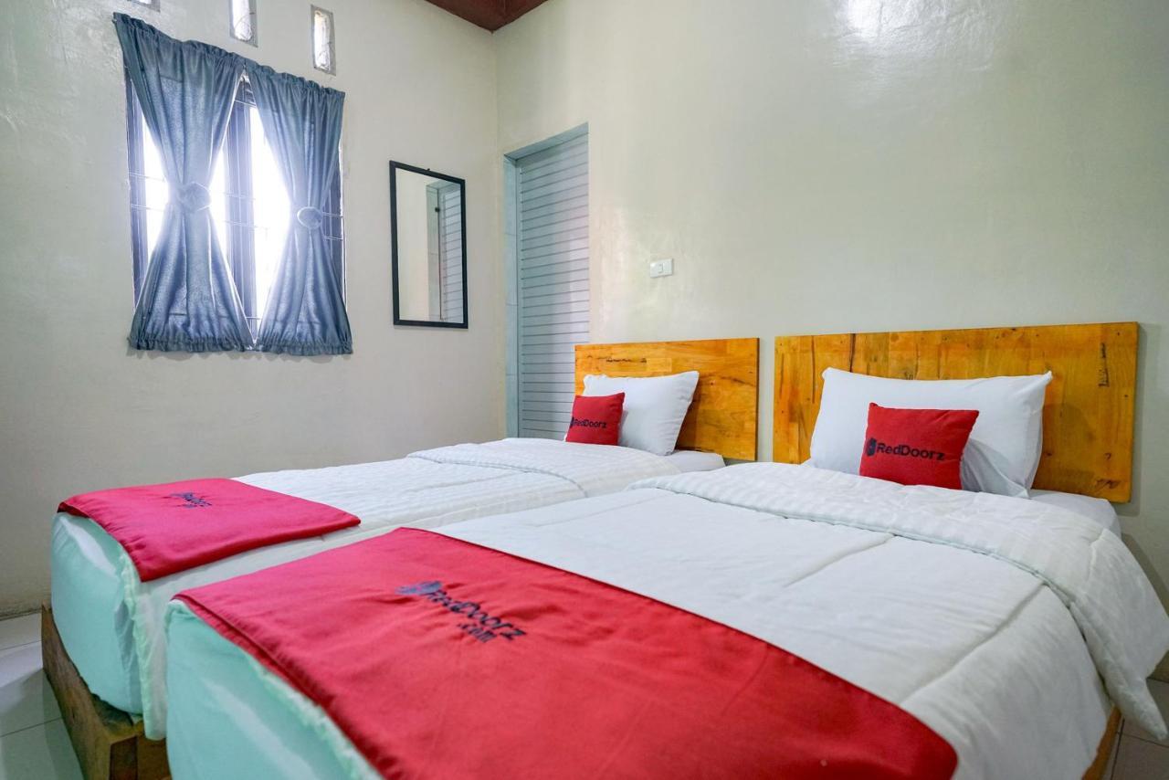 RedDoorz Syariah near Bukit Teletubbies Padangsidempuan Hotel Bagian luar foto