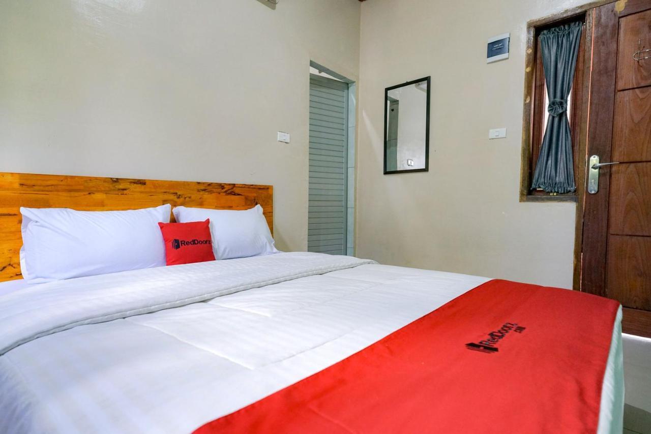 RedDoorz Syariah near Bukit Teletubbies Padangsidempuan Hotel Bagian luar foto