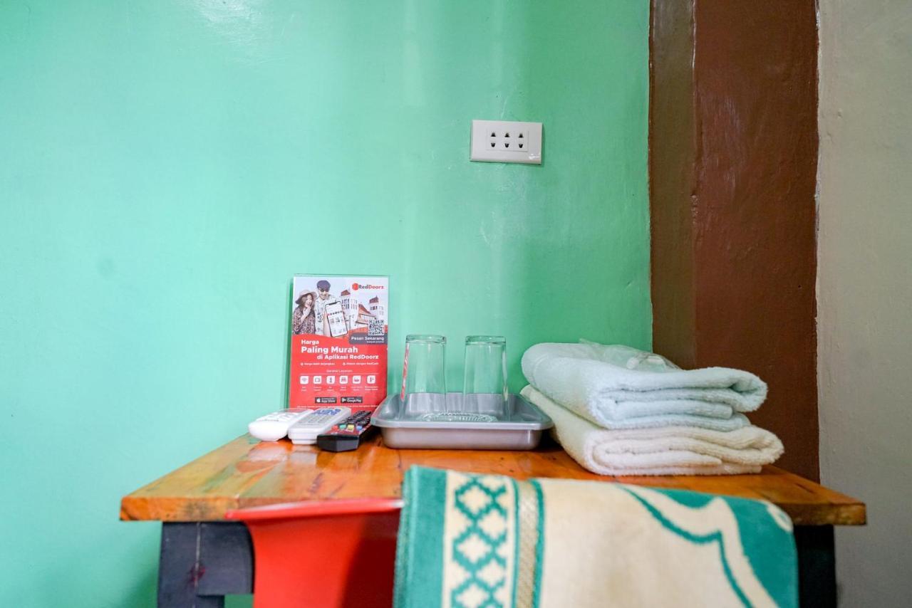 RedDoorz Syariah near Bukit Teletubbies Padangsidempuan Hotel Bagian luar foto